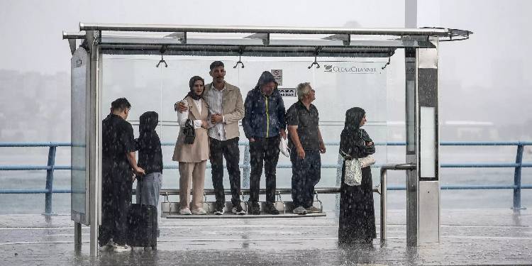 Meteoroloji saat verdi: Sağanak ve fırtına kapıda Meteoroloji saat verdi: Sağanak ve fırtına kapıda