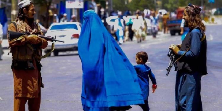 Taliban’dan yeni kanunu: Erkekler kadınların hükümdarı Taliban’dan yeni kanunu: Erkekler kadınların hükümdarı