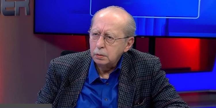 Veysi Sarısözen: Artık biraz gülebiliriz: Elbette düşünerek Veysi Sarısözen: Artık biraz gülebiliriz: Elbette düşünerek