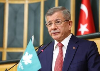 Davutoğlu’na “Cumhurbaşkanına hakaret” soruşturması