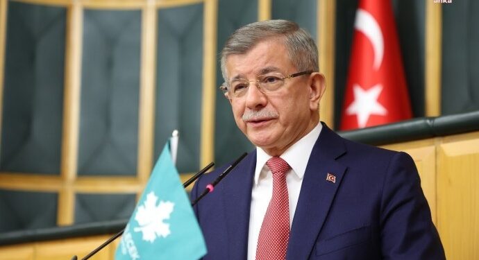 Davutoğlu Erdoğan’a hakaret iddiasıyla adliyede Davutoğlu Erdoğan’a hakaret iddiasıyla adliyede