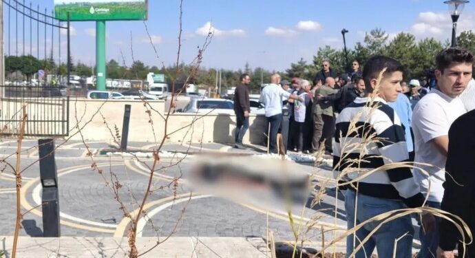 AYM önünde bir emekli intihar etti AYM önünde bir emekli intihar etti