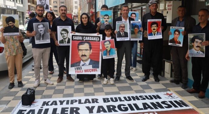 Kayıp yakınları 12 Eylül’ü hatırlattı: Devlet kendi iç yüzüyle hesaplaşmalı Kayıp yakınları 12 Eylül’ü hatırlattı: Devlet kendi iç yüzüyle hesaplaşmalı