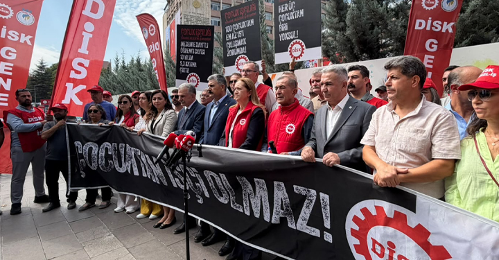 DİSK’ten MEB önünde protesto: “Bir ülkenin çocukları çalışırken ölüyorsa bu düzen değişmelidir”