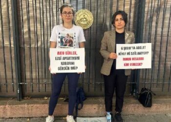 Ezgi Apartmanı kararına tepki: Döne Kaya Adalet Bakanlığı önünde nöbete başladı Ezgi Apartmanı kararına tepki: Döne Kaya Adalet Bakanlığı önünde nöbete başladı