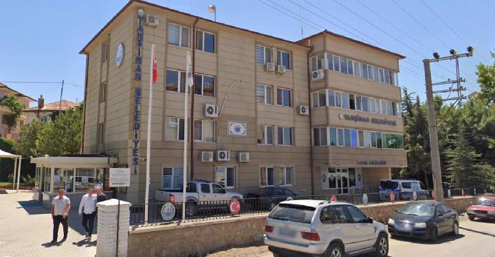 Yahşihan Belediyesi’ne yolsuzluk operasyonu: AKP’li ve MHP’li eski başkanlar dahil 31 gözaltı Yahşihan Belediyesi’ne yolsuzluk operasyonu: AKP’li ve MHP’li eski başkanlar dahil 31 gözaltı