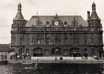 Haydarpaşa’nın açılışı 2027’ye ertelendi, gar mücadelesi pazar nöbetinde sürüyor Haydarpaşa’nın açılışı 2027’ye ertelendi, gar mücadelesi pazar nöbetinde sürüyor