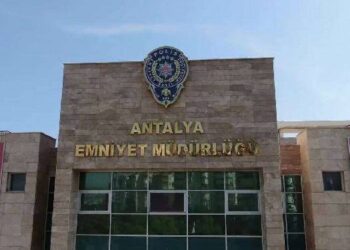 Antalya Narkotik’te rüşvet iddiası: “Önünü açtık, kilolarca sattı” Antalya Narkotik’te rüşvet iddiası: “Önünü açtık, kilolarca sattı”
