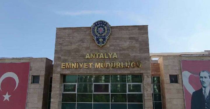 Antalya Narkotik’te rüşvet iddiası: “Önünü açtık, kilolarca sattı” Antalya Narkotik’te rüşvet iddiası: “Önünü açtık, kilolarca sattı”