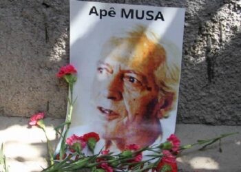Musa Anter katledilişinin 34’üncü yılında Diyarbakır’da anıldı Musa Anter katledilişinin 34’üncü yılında Diyarbakır’da anıldı