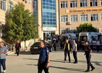 Manisa’da lise önünde silahlı saldırı: 8 kişi yaralandı, saldırgan yakalandı