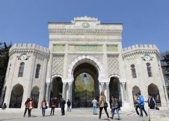 İstanbul Üniversitesi’nde yemekhane zammına tepki: Öğrenciler ücretsiz yemek istiyor