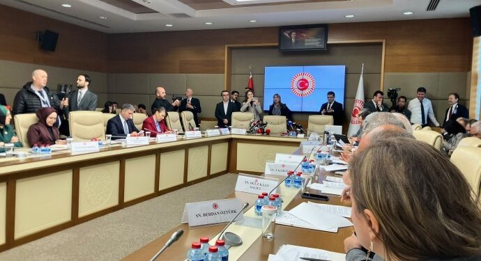 Meclis Dışişleri Komisyonu Mekke Anlaşması’nı görüşüyor Meclis Dışişleri Komisyonu Mekke Anlaşması’nı görüşüyor