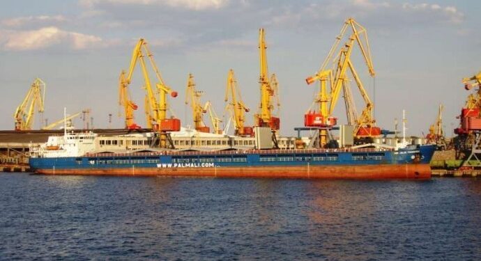 Karadeniz’de Türkiye gemisine sal Karadeniz’de Türkiye gemisine sal