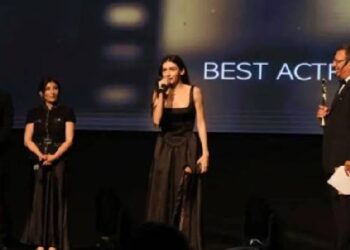 Hazar Ergüçlü’den Altın Koza’da Soma mesajı: “Biz adaletsizlikle mi yaşayacağız?” Hazar Ergüçlü’den Altın Koza’da Soma mesajı: “Biz adaletsizlikle mi yaşayacağız?”