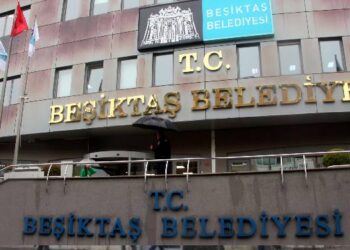 Beşiktaş Belediyesi’nde temizlik işçileri işten çıkarmalara karşı eylemde
