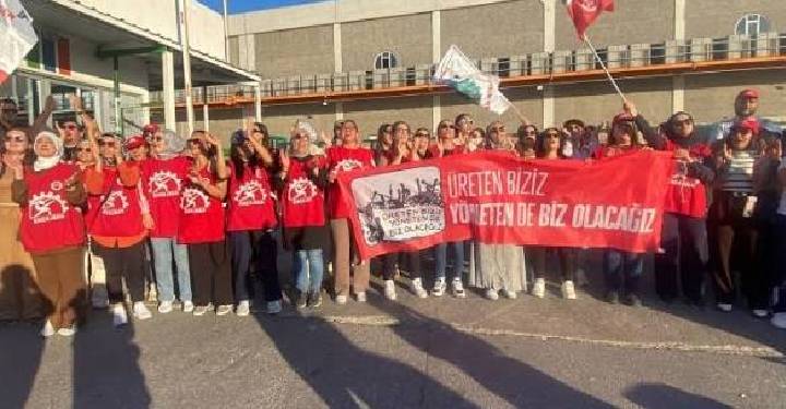 63 kurum ve 322 kişiden Smart işçisi kadınlarla dayanışma çağrısı 63 kurum ve 322 kişiden Smart işçisi kadınlarla dayanışma çağrısı