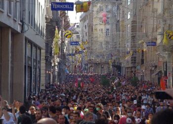 Gezi ve Kobanê direnişinin ruhu Fransa ve Avrupa’da dolaşıyor… Gezi ve Kobanê direnişinin ruhu Fransa ve Avrupa’da dolaşıyor…