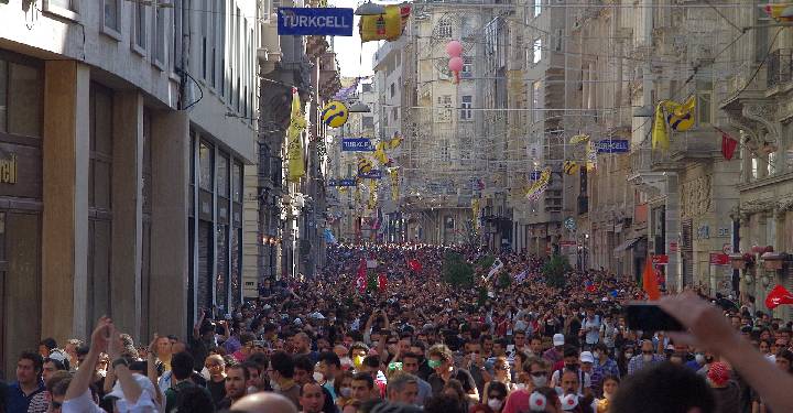Gezi ve Kobanê direnişinin ruhu Fransa ve Avrupa’da dolaşıyor…