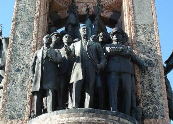 Cumhuriyetçilik Sosyalizmin Sınırı mı, Mücadele Alanı mı?