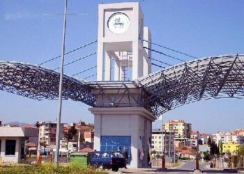Dokuz Eylül öğrencilerinin rektörlük yürüyüşüne polis müdahalesi