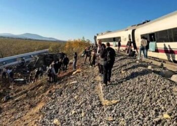İspanya’da iki hızlı tren çarpıştı: Çok sayıda yaralı var