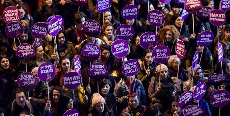 Mor Çatı’nın uluslararası konferansı sona erdi: Kadın dayanışması vurgusu Mor Çatı’nın uluslararası konferansı sona erdi: Kadın dayanışması vurgusu