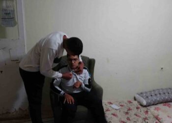 Kilis’te işçi 5 parmağını kaybetti: “Sağlığım olmadıktan sonra parayı ne yapacağım?” Kilis’te işçi 5 parmağını kaybetti: “Sağlığım olmadıktan sonra parayı ne yapacağım?”