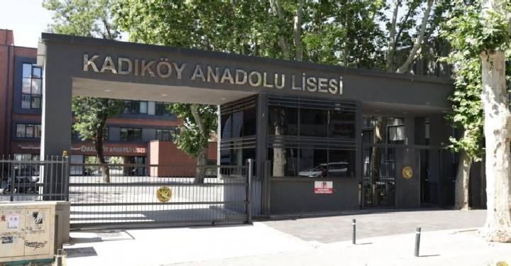 Yusuf Tekin’i protesto eden TİP’li iki öğrenci gözaltına alındı